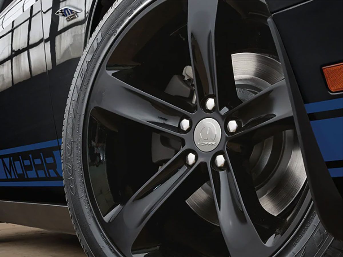 Mopar® Four-Wheel Alignment Service