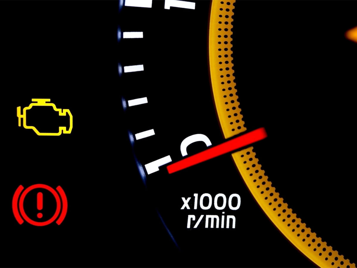 Que signifie la lumière « check engine »? - Guide Auto