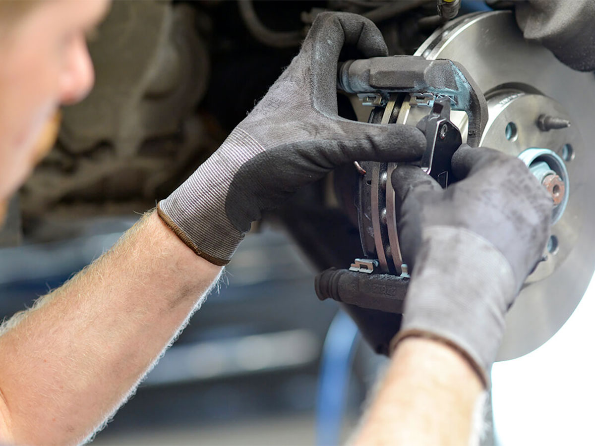 Mitsubishi Brake Pad Replacement