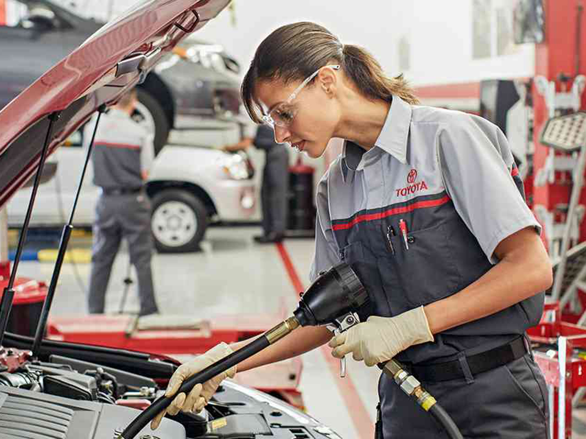 Toyota Semi-Synthetic Oil Change Service