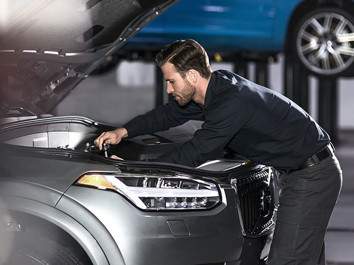 Volvo Semi-Synthetic Oil Change Services